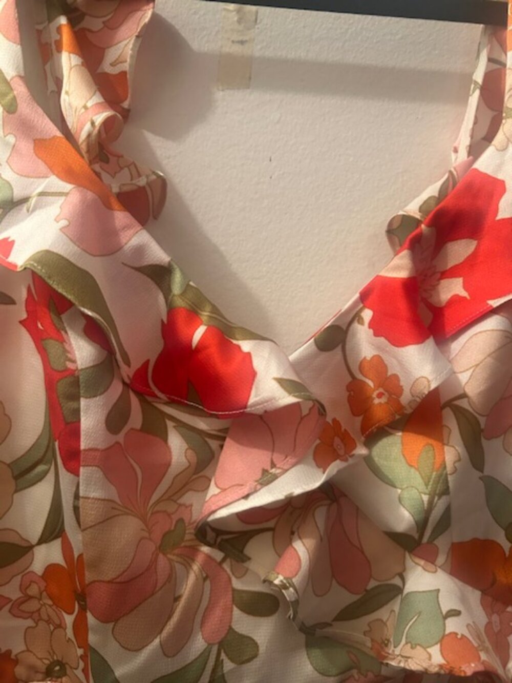 Anthropologie Elliatt Heliconia Bold Floral Flowing Ruffle Low Back Jumpsuit NWT - Picture 4 of 16